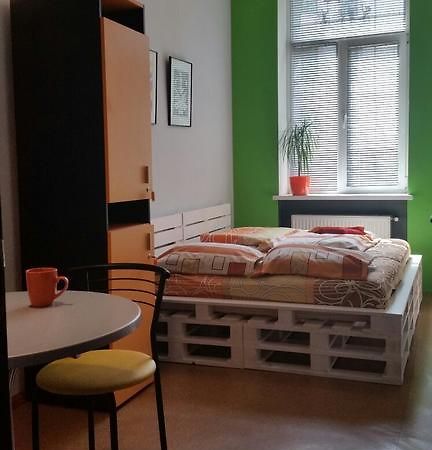 The Georgehouse Hostel Lviv Buitenkant foto