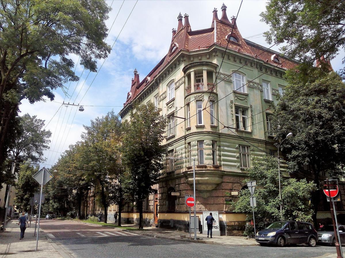The Georgehouse Hostel Lviv Buitenkant foto